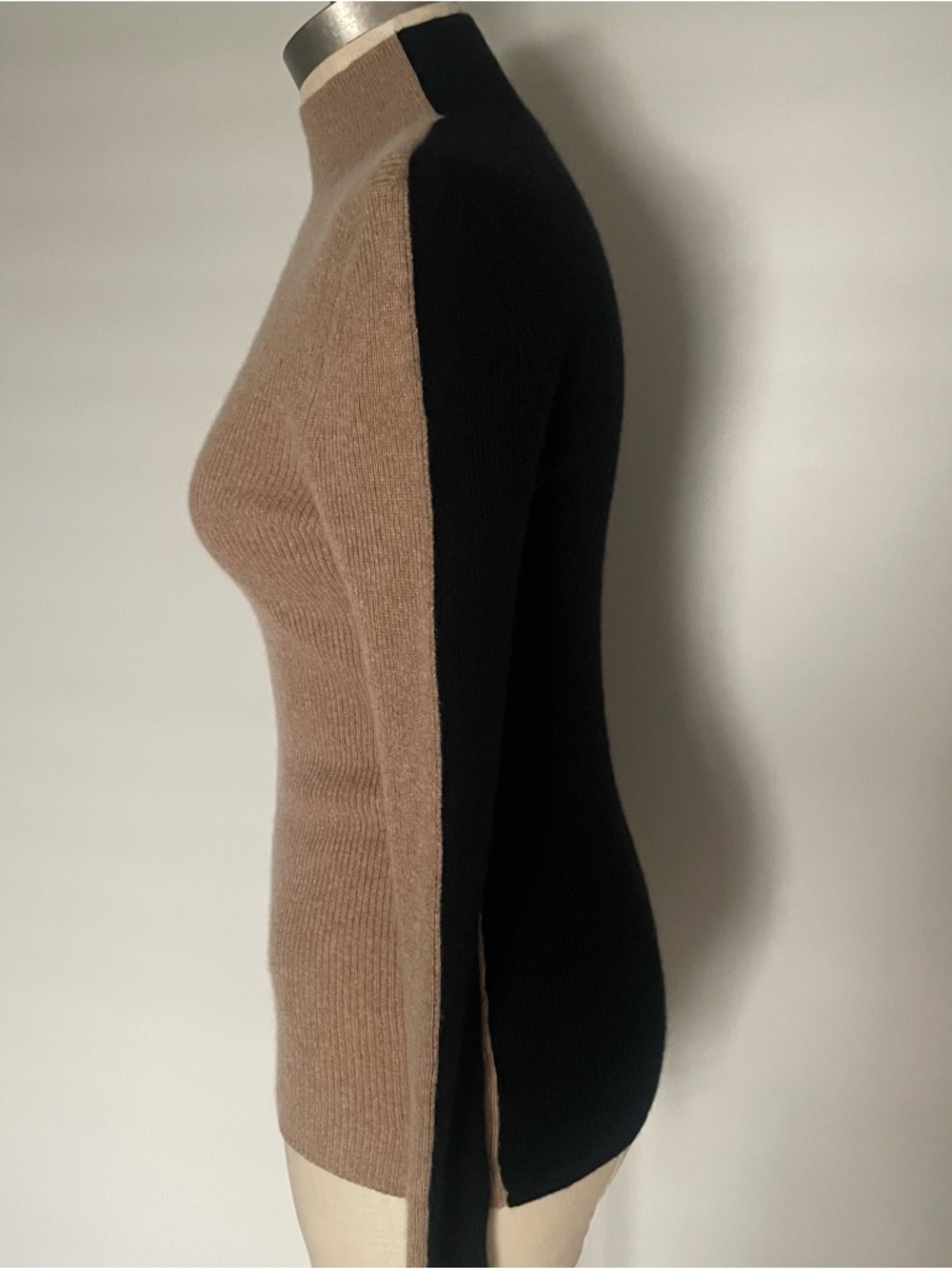 360 Cashmere 2 tone tan and black sweater size M